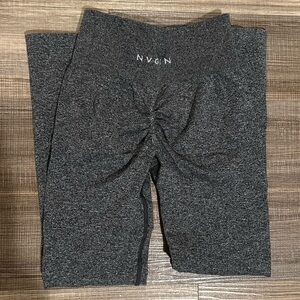 NVGTN Butt Scrunch Leggings Grey and Black